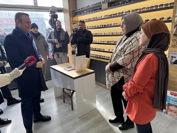 CHP Lideri Özel'den Emekli Maaşlarına İtiraz: 14 Bin Lira Geçim İçin Yetersiz!