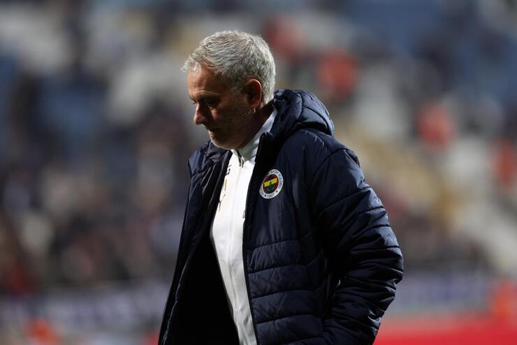 Mourinho'dan Kasımpaşa oyuncularına uyarı: “Taktiksel kültürlerini geliştirmeliler!”