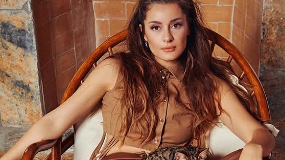 Atiye'nin Doğanın Kalbinde Yükselen Üç Katlı Ahşap Evi Göz Kamaştırdı!