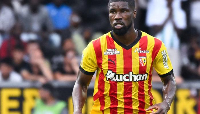 Fenerbahçe, Kevin Danso için 20 milyon euro talep eden Lens ile son aşamada görüşüyor