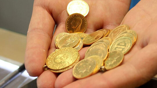 Gram altın fiyatı 3 bin 16 lira, çeyrek altın 4 bin 990 lira seviyesinde işlem görüyor.
