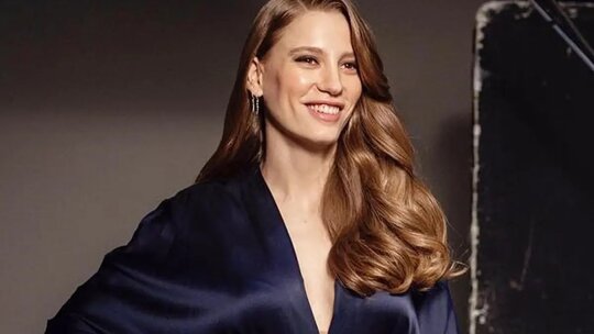 Kızıl Goncalar Senaristinden Serenay Sarıkaya'ya Şok Destek Açıklamaları ve İddialar