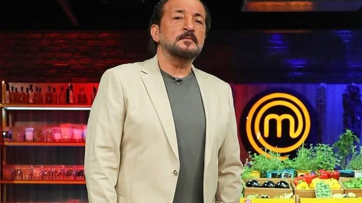 MasterChef jürisi Mehmet Yalçınkaya'nın şef oğlu Utkan, ödül gecesinde babasıyla birlikte!