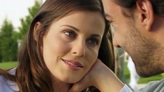 "Mehtap Altunok, Ülkeyi Terk Etme Nedenlerini ve Kadın Dayanışmasını Açıkladı"