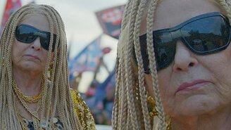 Roseanne Barr’ın Torunlarıyla Mutlu Yaşamı Renkli Değişimi ve Yeni Kariyerine Dikkat Çekiyor