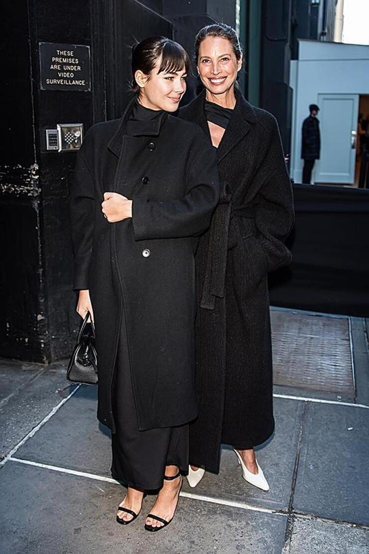 Anne ve kızın benzerlikleri dikkat çekti: Christy Turlington ve Grace Burns Güncel Haberler