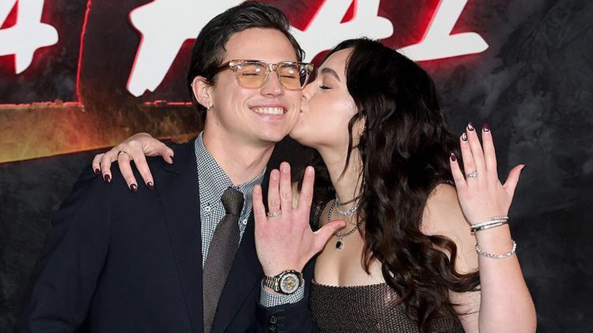 Cobra Kai Dizisinin Yıldızları Tanner Buchanan ve Mary Mouser Nişanlandı!