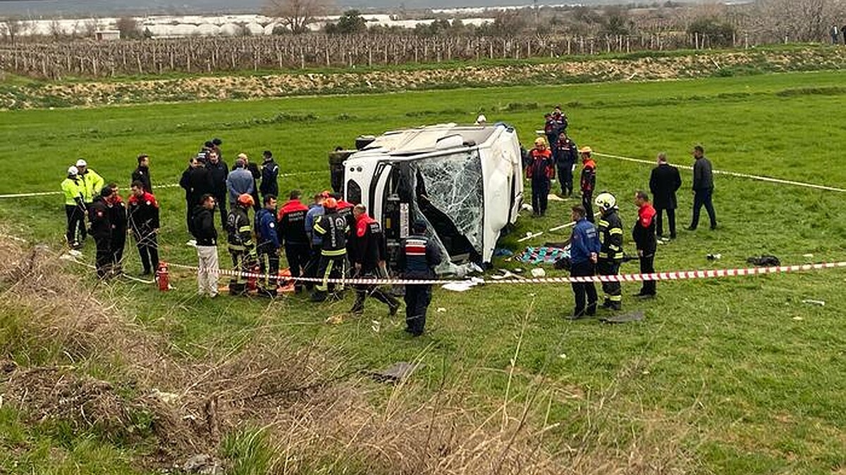 Denizli'de öğrenci servisi devrildi: 2 ölü, 26 yaralı!