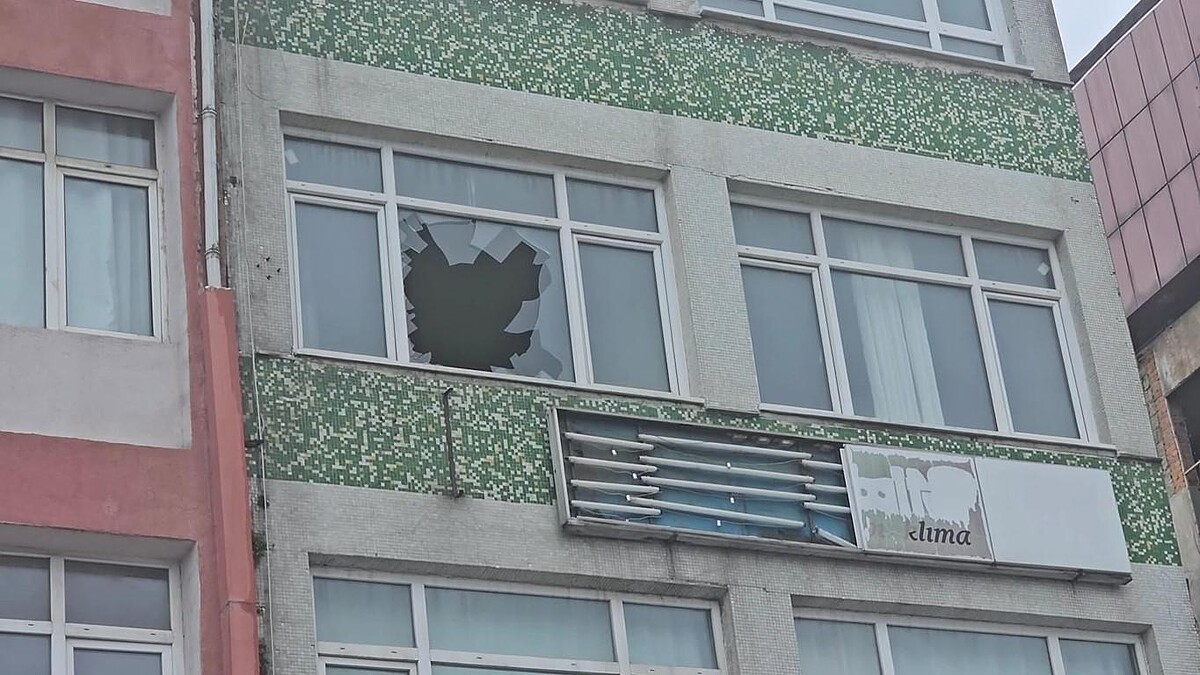 Fatih'te dehşet veren olay! Arkadaşlarını dövüp camdan attılar