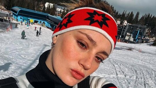 Gizem Karaca'nın Hamilelik Tatili: Takipçilerinden Tepkiler Geldi!