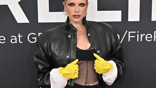 Grammy 2025'te Kanye West'in Eski Aşkı Julia Fox'un Cesur Kıyafeti Olay Yarattı