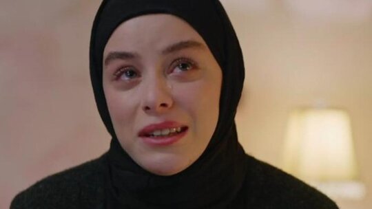 İlayda Alişan ve Alp Navruz'un başarılı performansıyla dikkat çeken Piyasa dizisi hakkında detaylar!