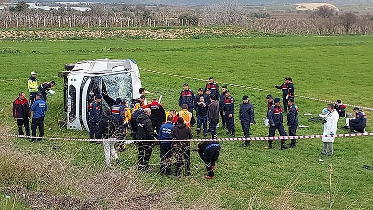 İzmir'den yola çıkan kız öğrencilerin acı haberi: Denizli'de öğrenci servisi devrildi, 2 ölü 26 yaralı