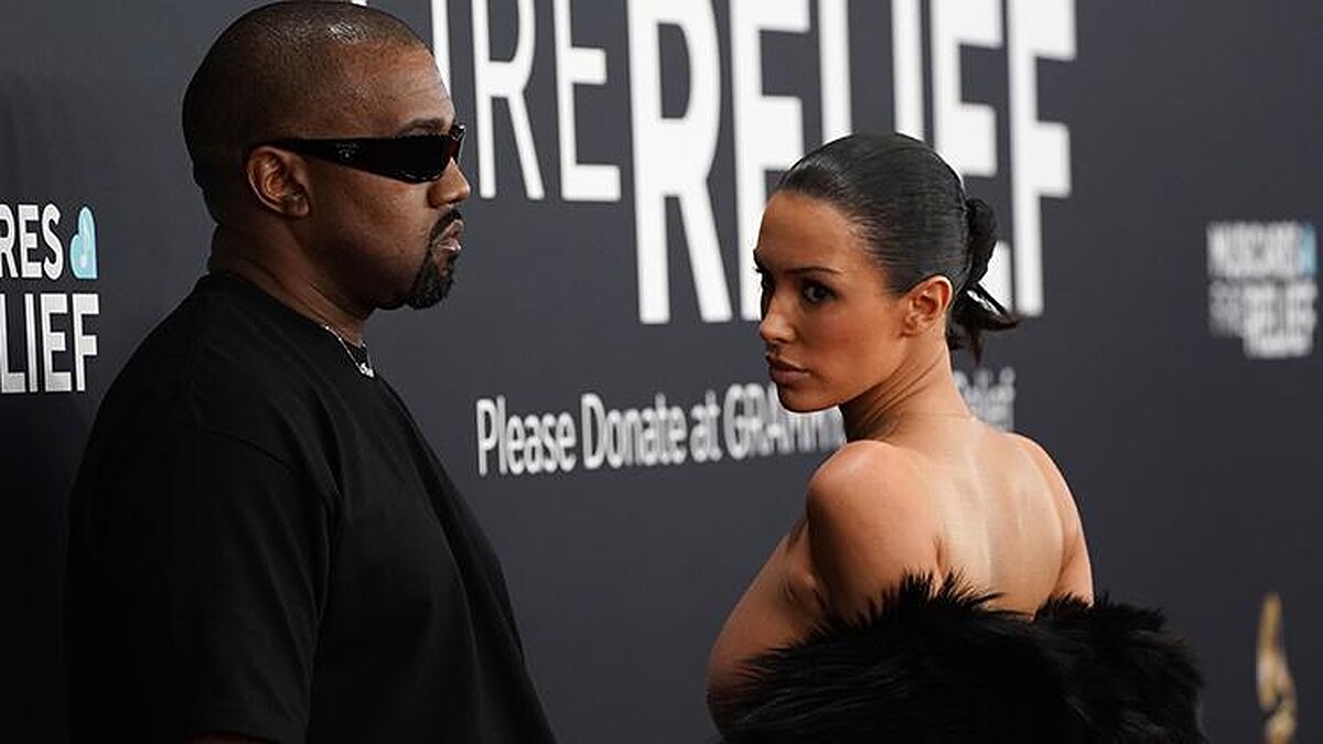 Kanye West: "Karım üzerinde hakimiyetim var, ben ne istersem onu giyer!"