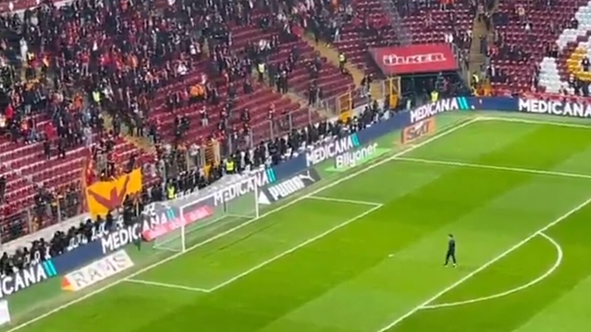 Mert Hakan Yandaş'ın Galatasaray Taraftarlarına Yaptığı Hareket Olay Yarattı!