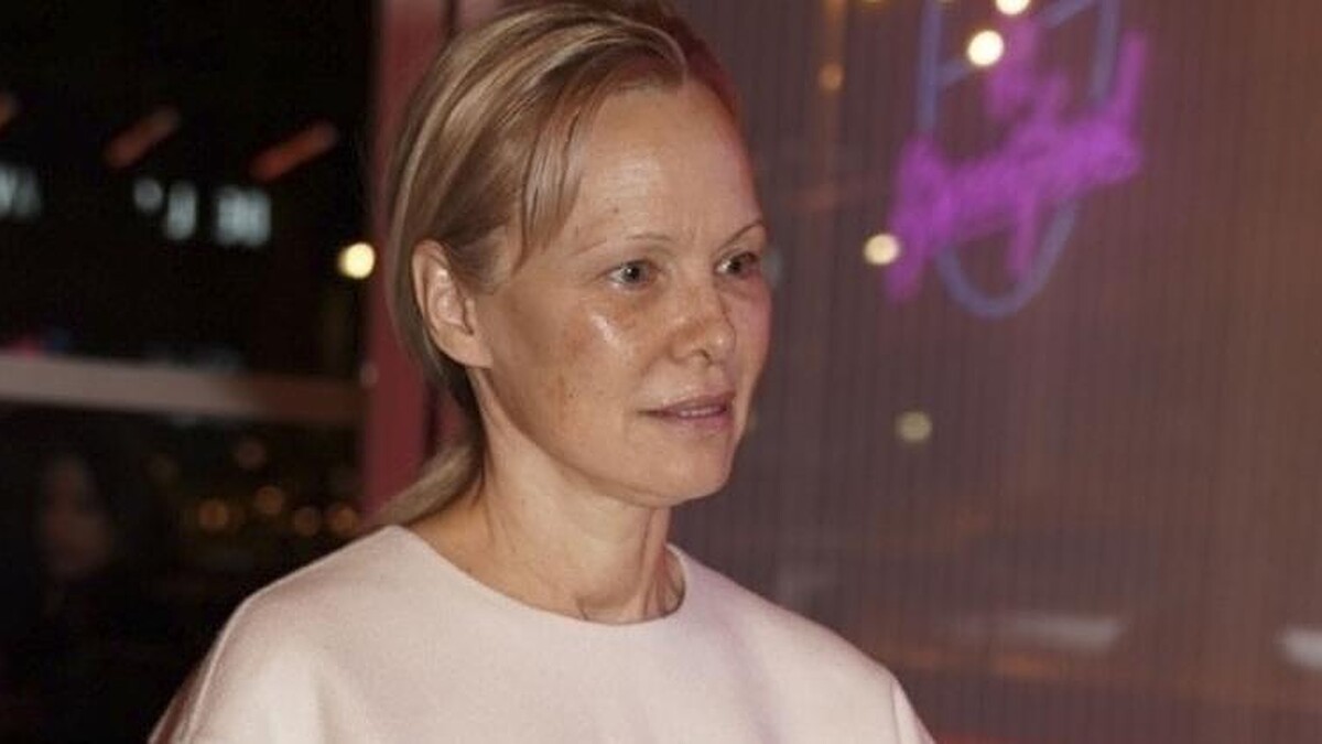 Pamela Anderson, 60 Yaşında Makyajsız Görüntüsüyle Dikkat Çekiyor