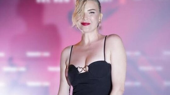 Şebnem Dönmez'in aşk sürprizi! 10 yıl sonra sevgilisiyle görüntülendi.