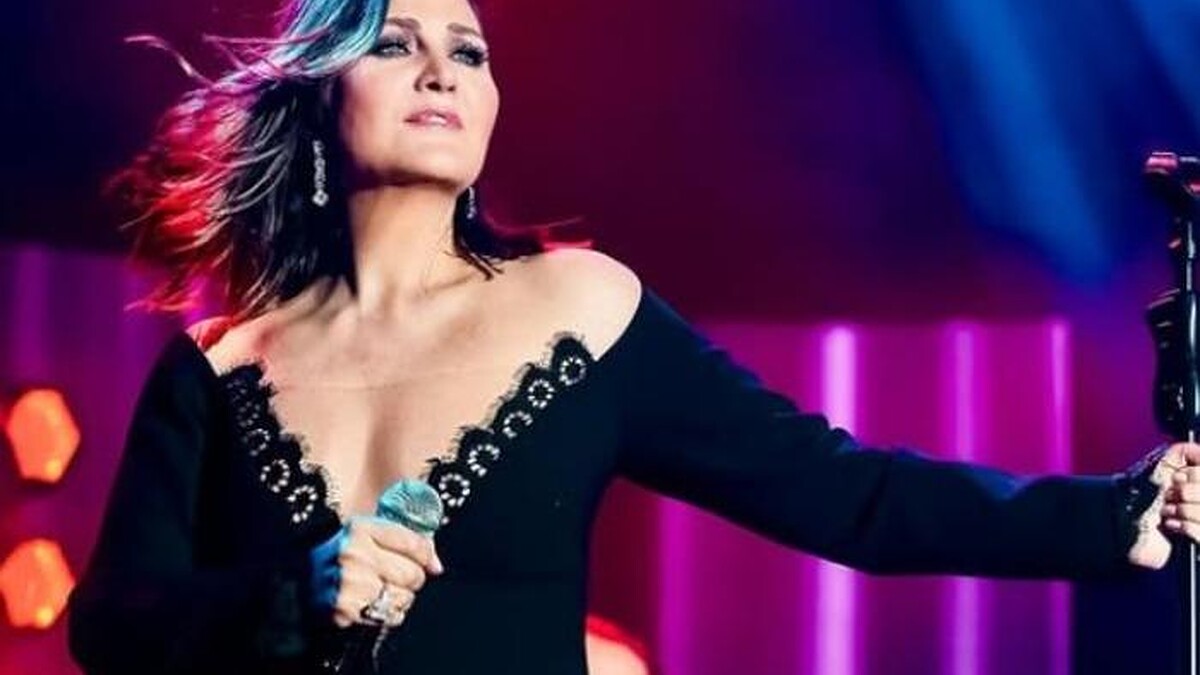 Sibel Can'ın Işıltılı Elbisesi ve Dansı Olay Yarattı!