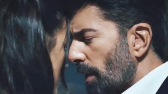 Cenk Torun'un eşi Nevin Torun, 'Esaret' dizisindeki rol arkadaşıyla ilişkisi olduğunu iddia ederek zina davası açtı!