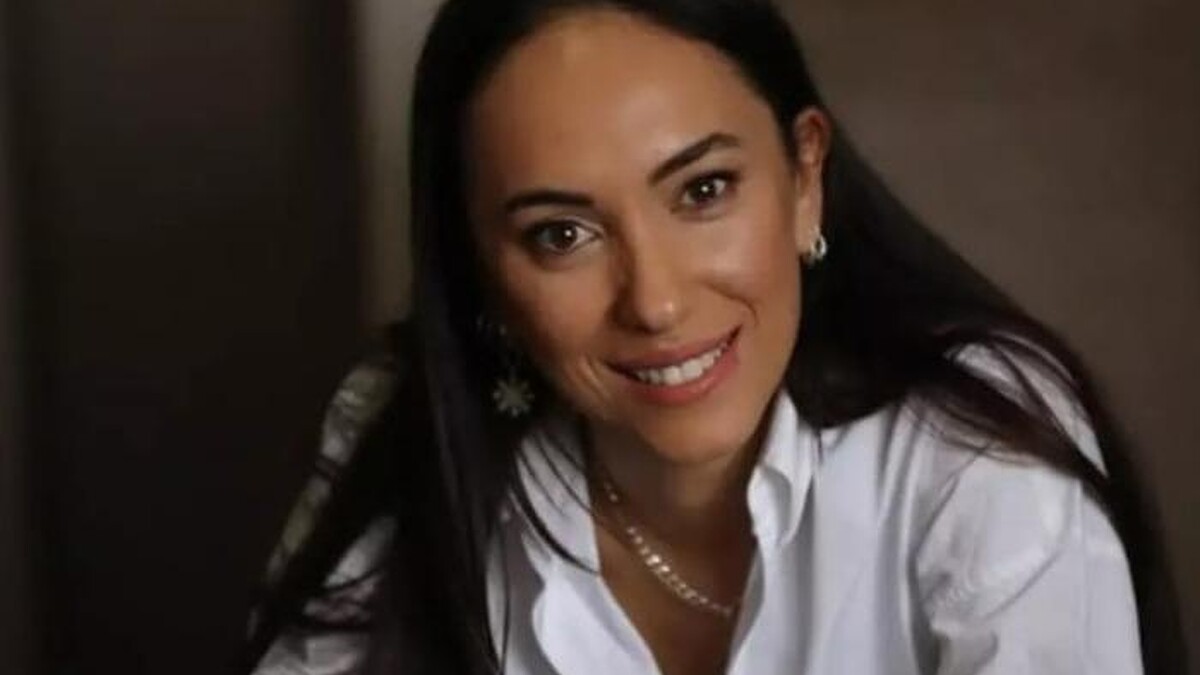 Duygu Sarışın, Prof. Dr. Mete Atatüre ile aşk yaşadığı iddialarını doğruladı!