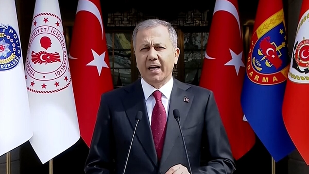 İmamoğlu protestolarında 1879 gözaltı! Yerlikaya'dan sert tepki: "O taşlar, asitler, baltalar nedir?"