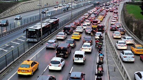 İstanbul'da bayramın 1. gününde trafik yoğunluğu devam ediyor