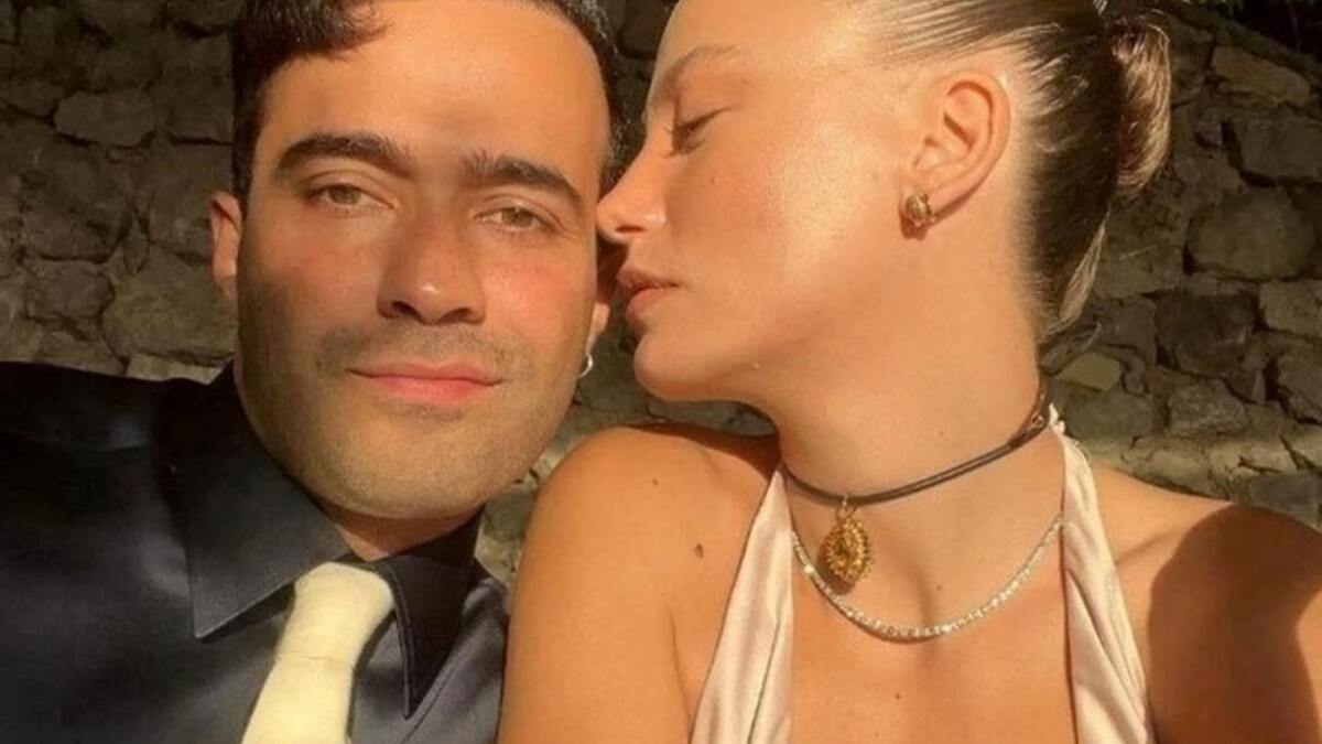 Serenay Sarıkaya ve Mert Demir meyhanede buluştu! Aşklarına devam ediyor...