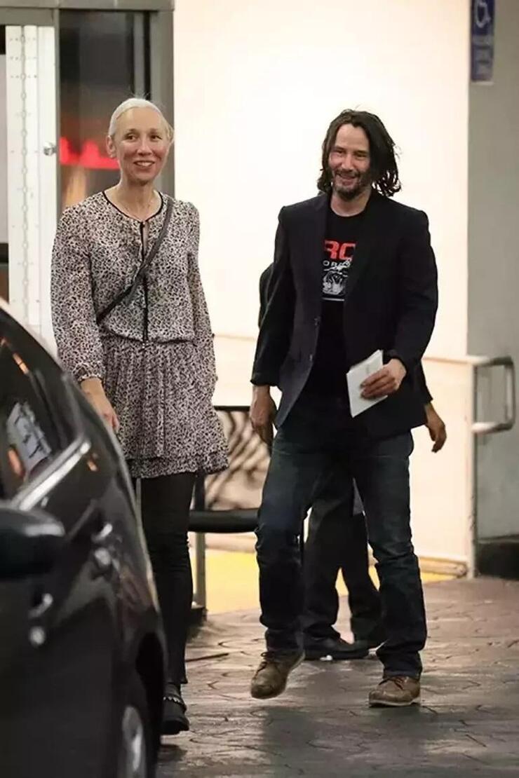 Keanu Reeves ve sevgilisi Alexandra Grant Londra'da el ele!