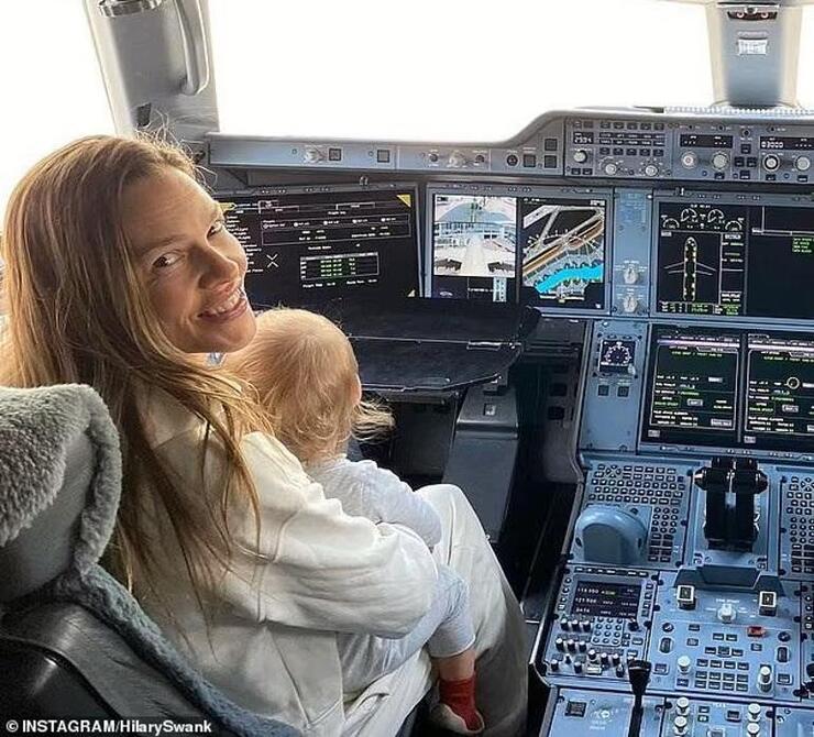 Hilary Swank, 48 yaşında ikizlerini kucağına aldı: Geç anne olmanın avantajları!