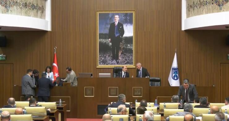Ertan Işık mikrofon açıkken küfretti ve özür diledi!