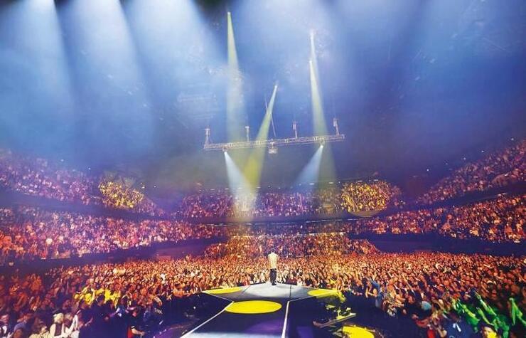Tarkan, Rotterdam'da unutulmaz bir konser verdi