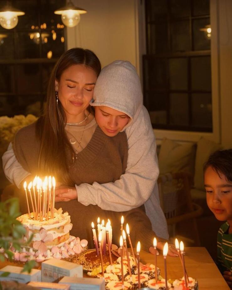 Jessica Alba, çocuklarıyla yeni yaşında sevgi dolu anlar yaşadı