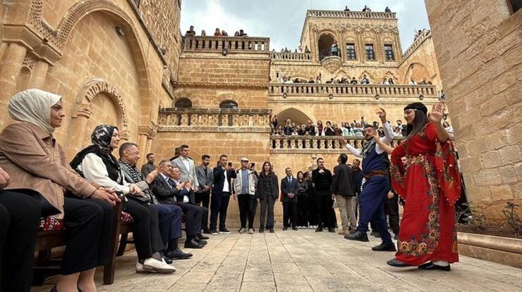 Alboralar’ın meşhur konağına turist akını!