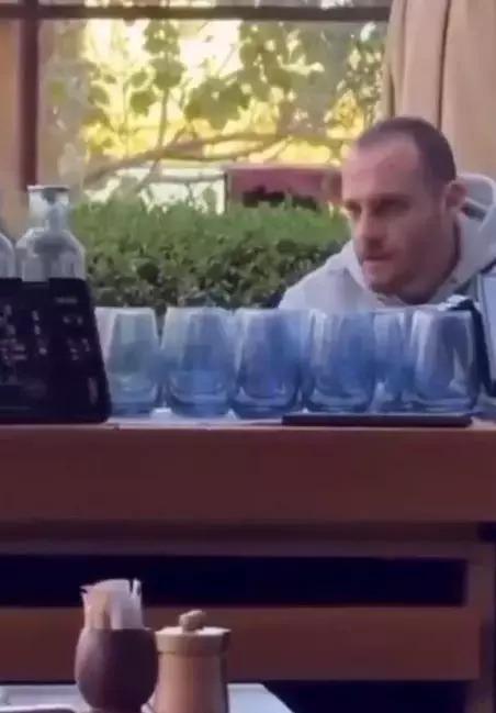 Kerem Bürsin'in radikal kararı: Saç ektirtti!