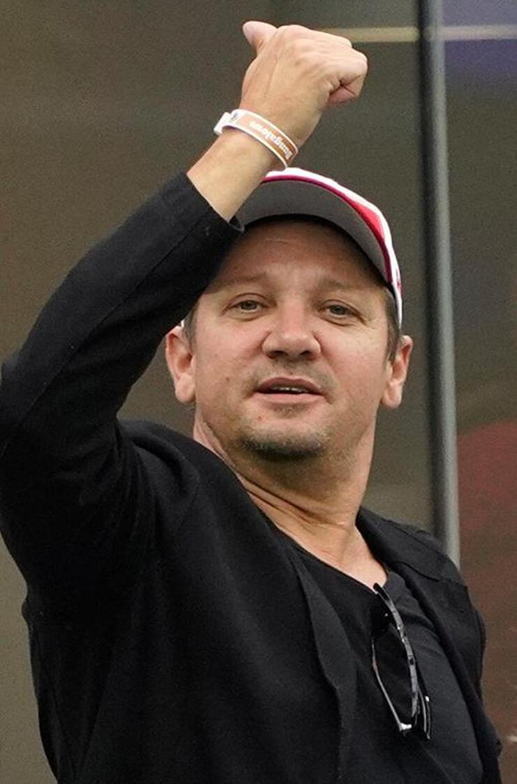 Jeremy Renner'ın ölümden dönüş hikayesi: Bütün kemiklerimin çatırdadığını duydum...