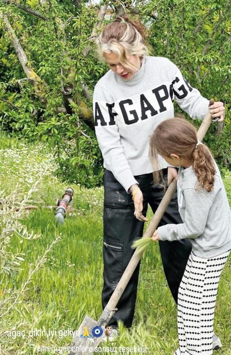 Açelya Akkoyun'un Mutluluğu Halk Pazarında!
