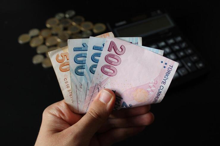 Ev hanımlarına emeklilik için 25 yıl şartı! Yeni düzenleme geliyor