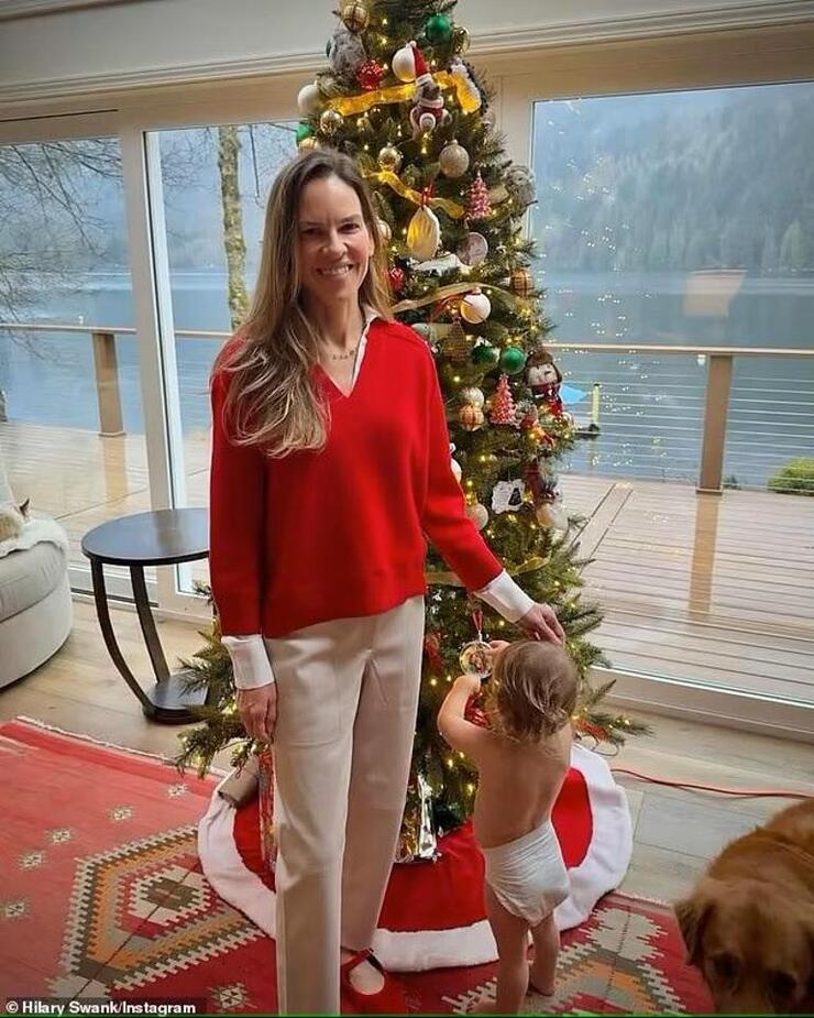 Hilary Swank, 48 yaşında ikizlerini kucağına aldı: Geç anne olmanın avantajları!