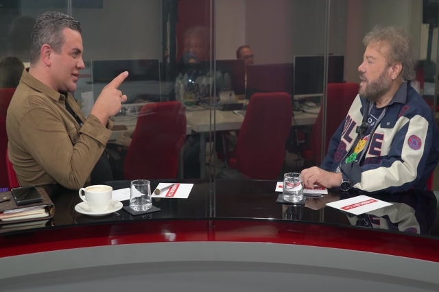 Atilla Atasoy: Evde çıplak dolaşırım, depreme öyle yakalandım