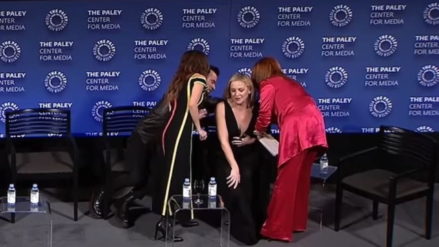 Kate Hudson'un dekolteli elbise kazaları gülüşmelere neden oldu