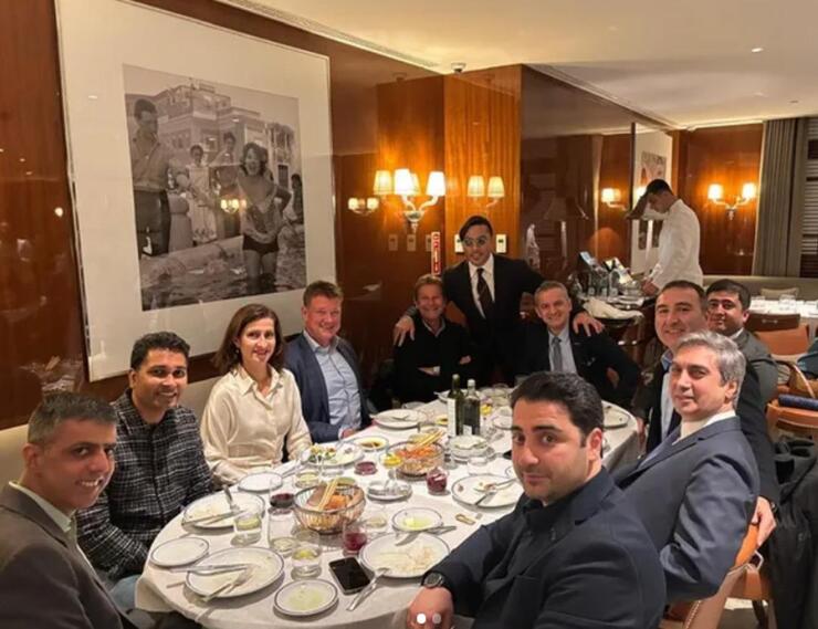 Necati Şaşmaz, Nusret'te boykot çağrısına rağmen poz verdi!