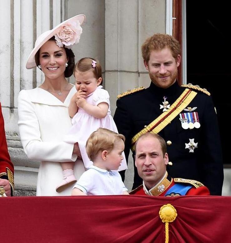 Prens Harry ve Meghan Markle, ABD'ye yerleştikten sonra kavga giderek şiddetleniyor.