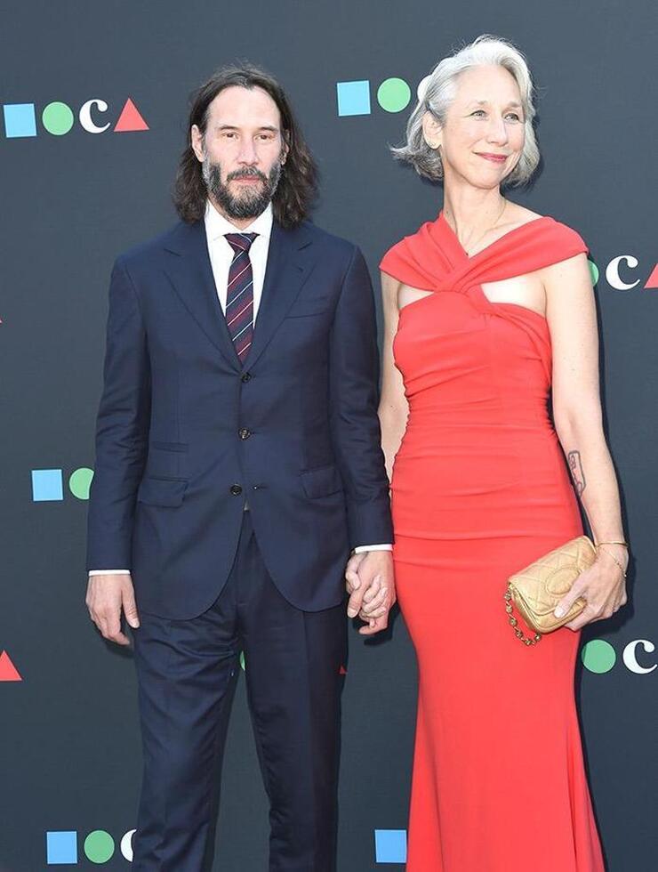 Keanu Reeves ve sevgilisi Alexandra Grant Londra'da el ele!