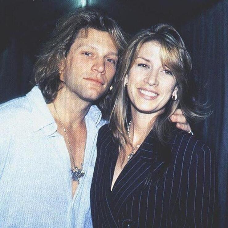 Jon Bon Jovi ve eşi 36'ncı yıl dönümlerini kırmızı güllerle kutladı