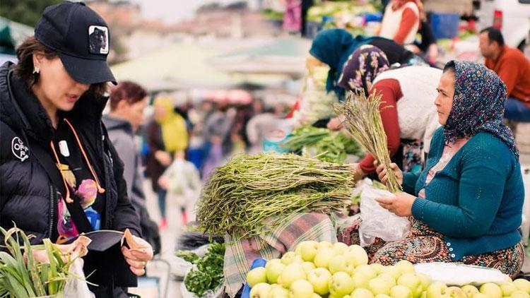 Açelya Akkoyun'un Mutluluğu Halk Pazarında!