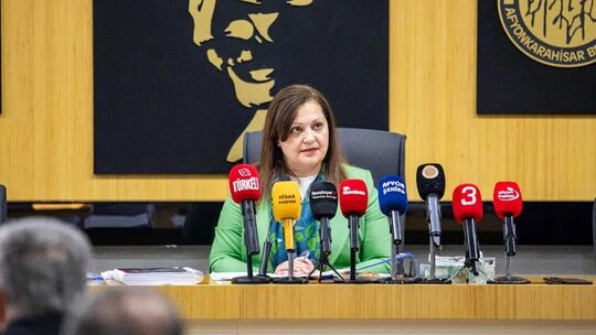 Afyonkarahisar Belediyesi'nde AK Partili Meclis Üyesi dışarıya atıldı!