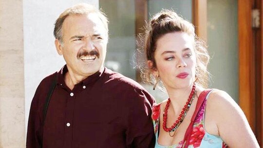 "Aile Arasında" devam filmi için hazırlıklar başladı! Demet Evgar ve Engin Günaydın geri dönüyor!