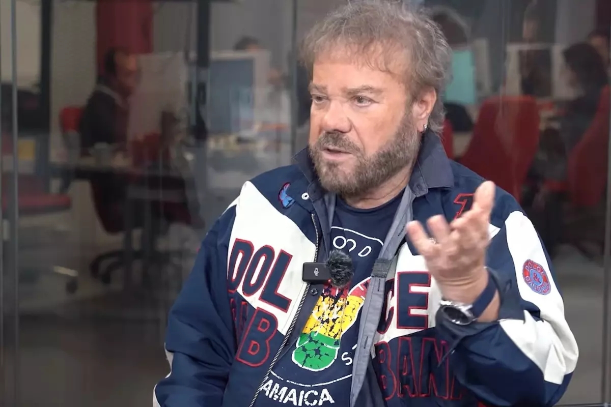Müzisyen Atilla Atasoy, Haber Bahane programında deprem anında çıplak yakalandığını...