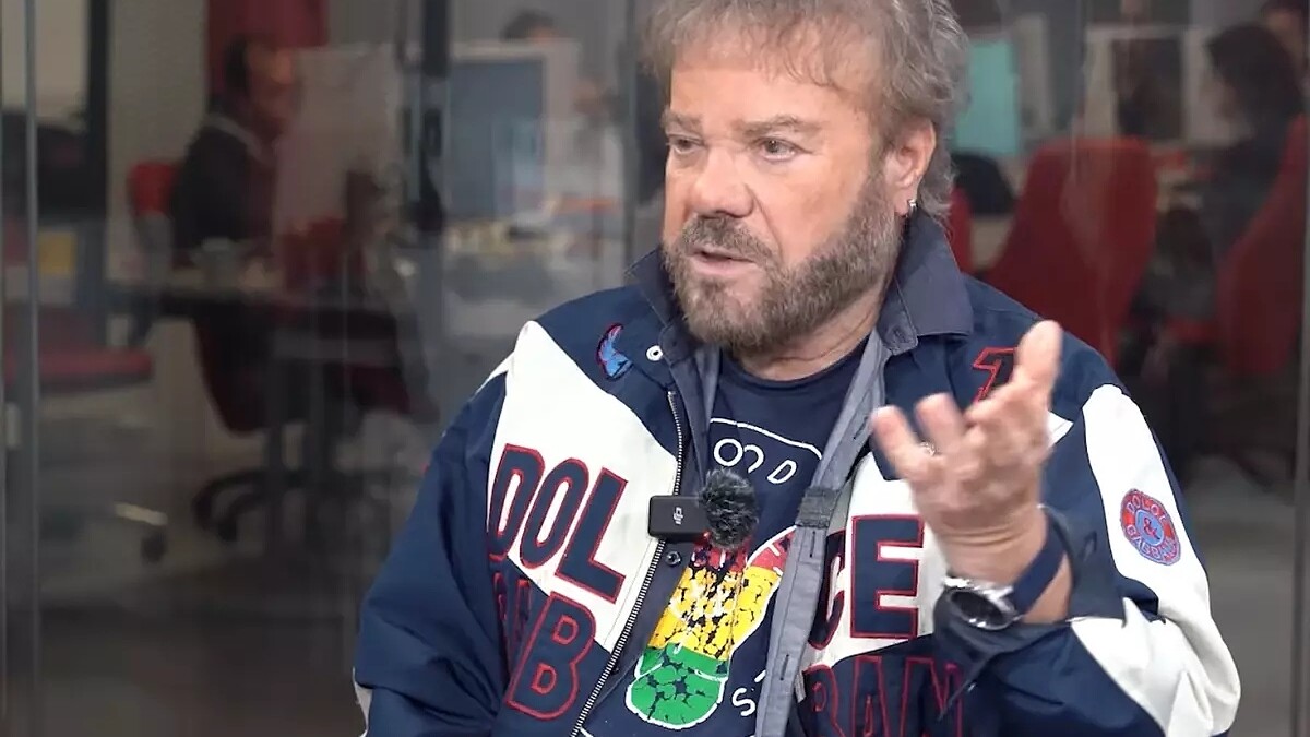 Atilla Atasoy: Evde çıplak dolaşırım, depreme öyle yakalandım