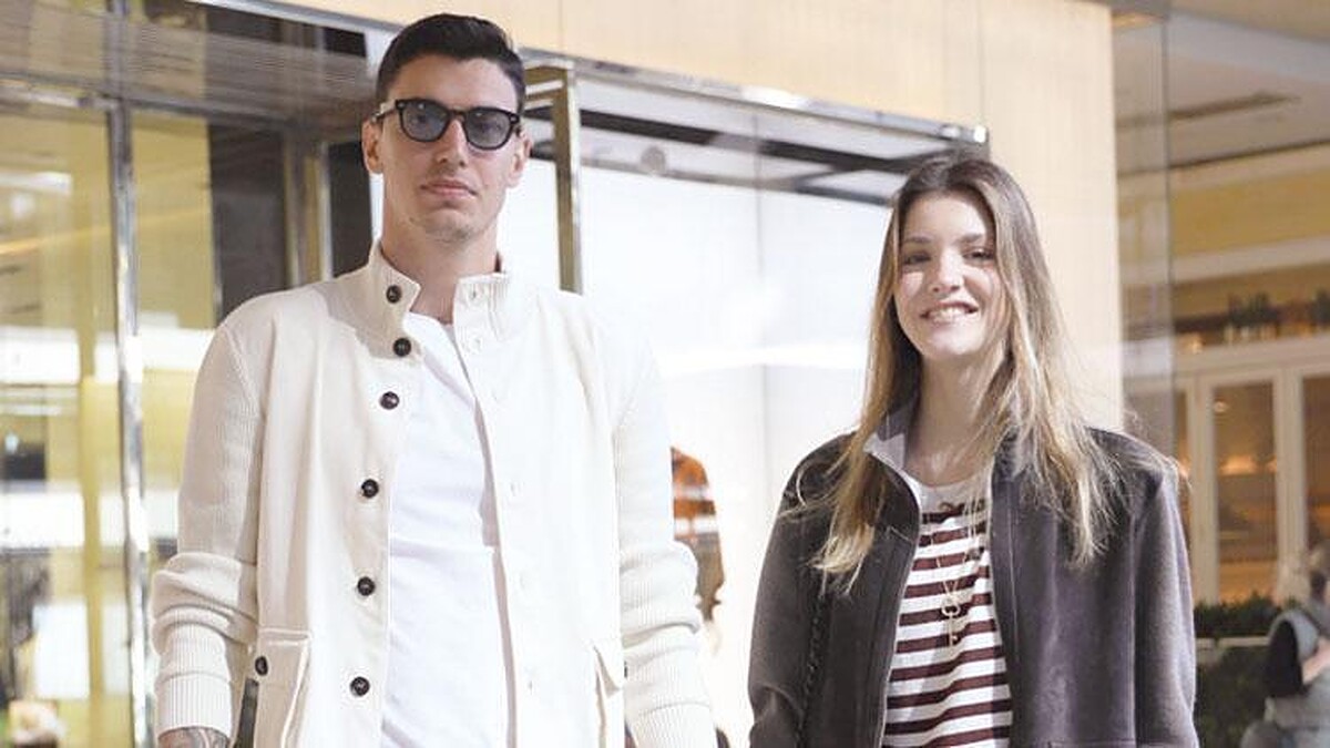 Berke Özer mağlubiyet sonrası sevgilisiyle alışverişte!